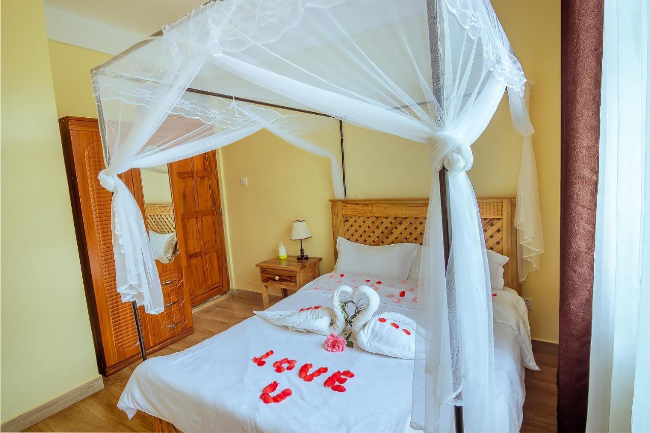 Rayan Apartments & Safaris Arusha Esterno foto