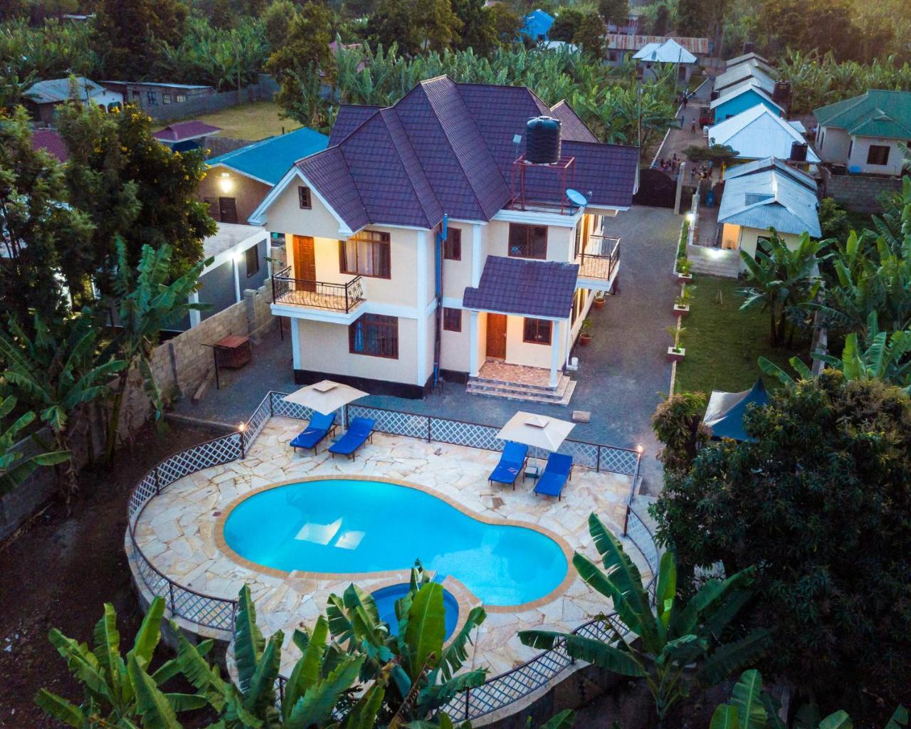 Rayan Apartments & Safaris Arusha Esterno foto